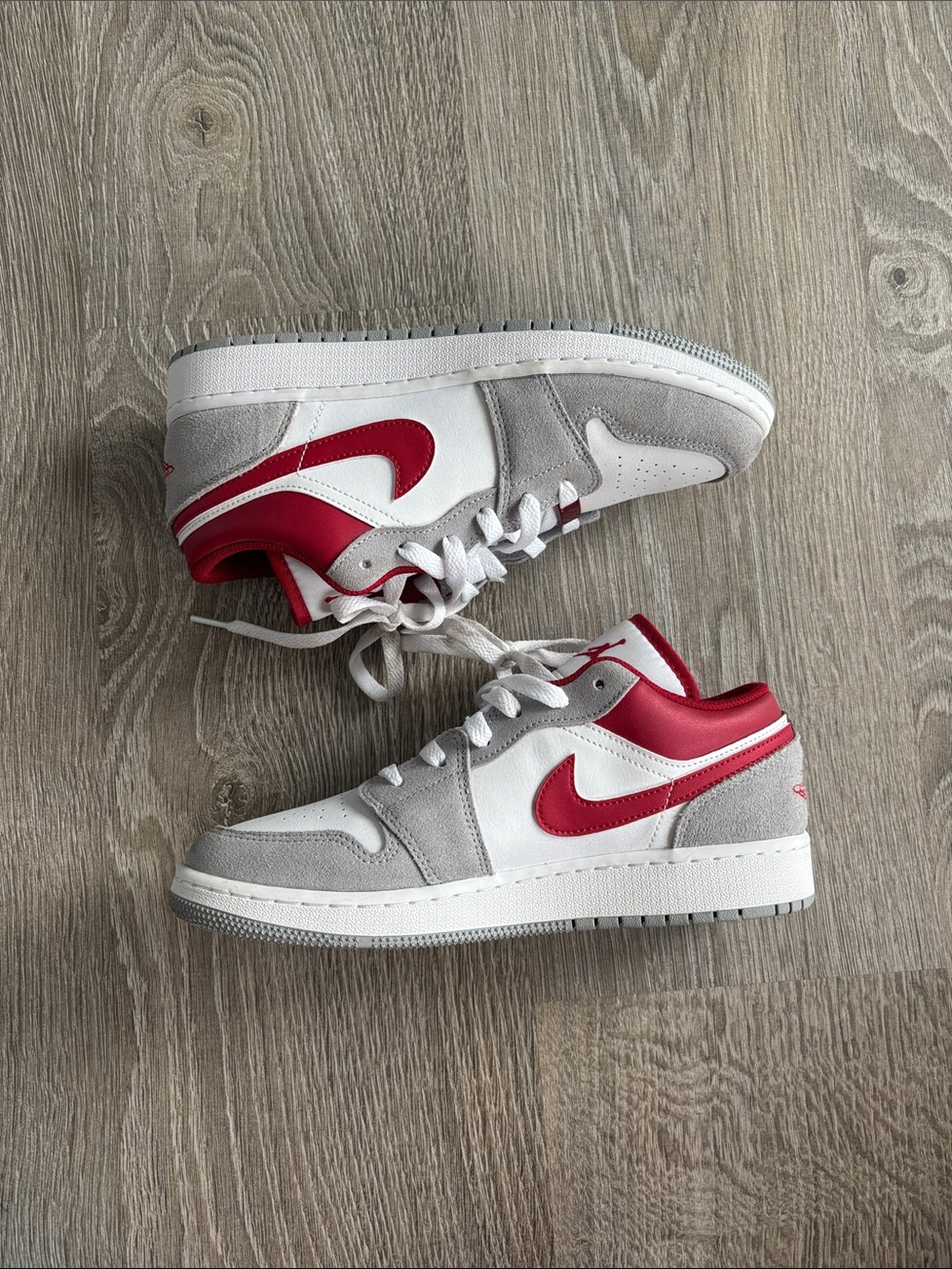 Nike Air Jordan 1 Low SE in the "Light Smoke Grey Gym Red" - Picture 3 of 7